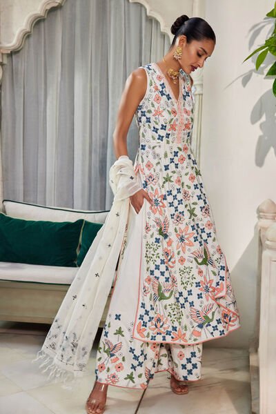 Svaha Suit Set - White